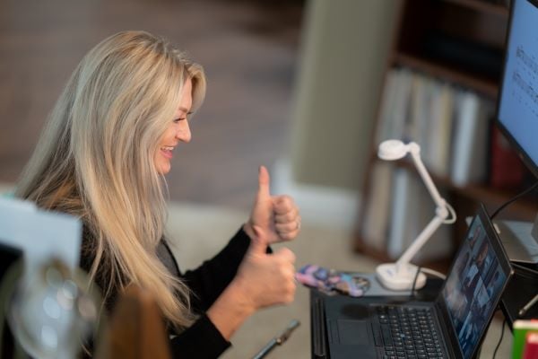 Teacher giving a thumbs up to her class